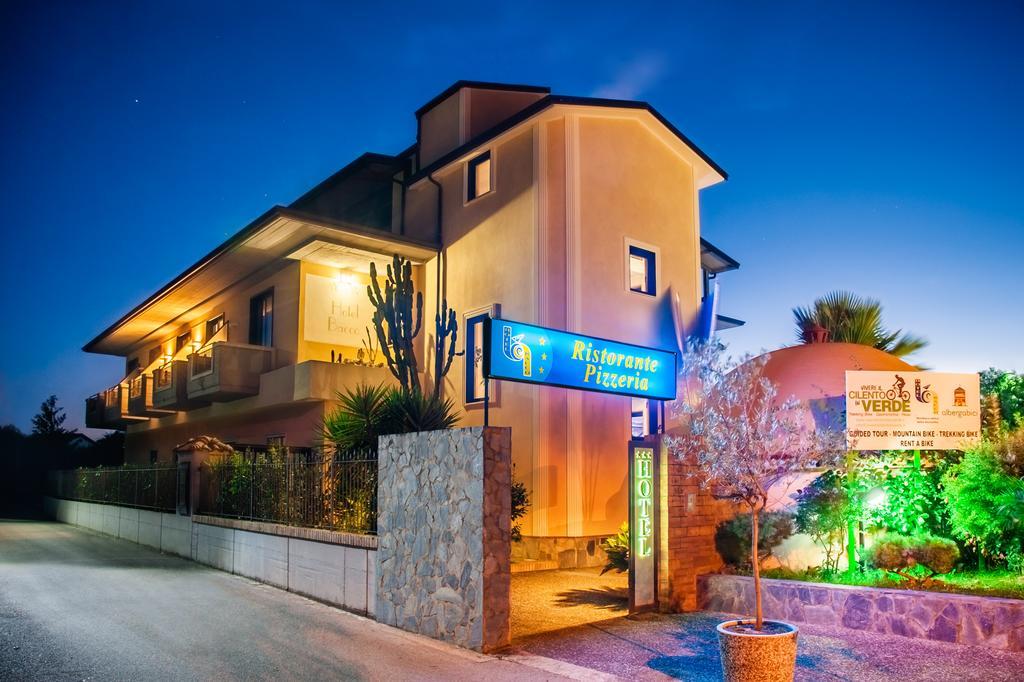 Hotel Bacco อาเชอา ภายนอก รูปภาพ