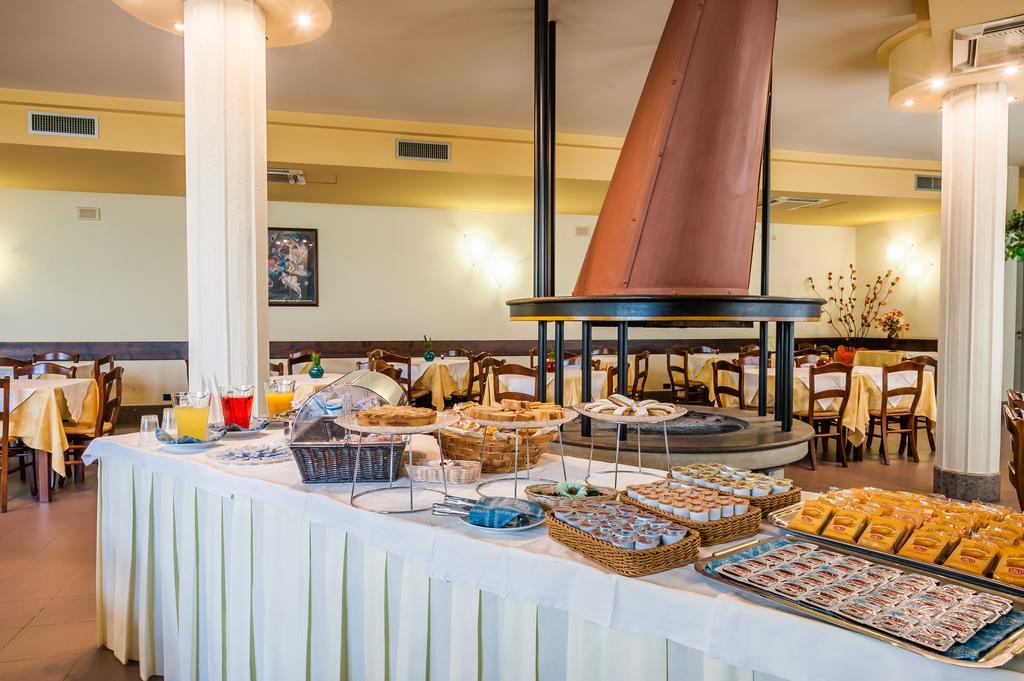 Hotel Bacco อาเชอา ภายนอก รูปภาพ