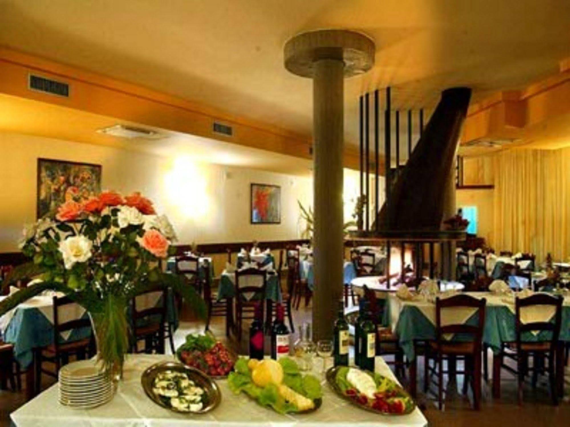 Hotel Bacco อาเชอา ภายนอก รูปภาพ